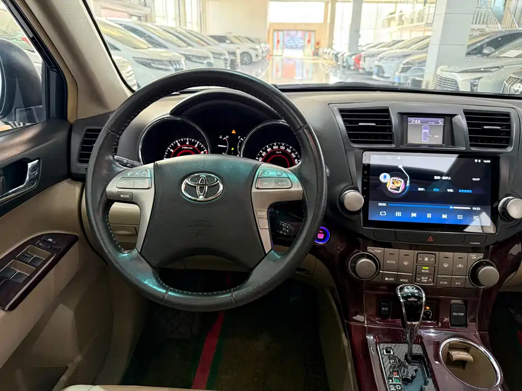 Toyota Highlander 2011 — фото 11