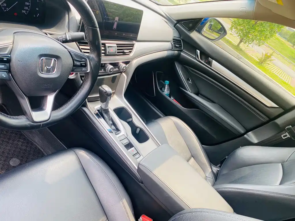 Honda Accord 2019 — фото 10