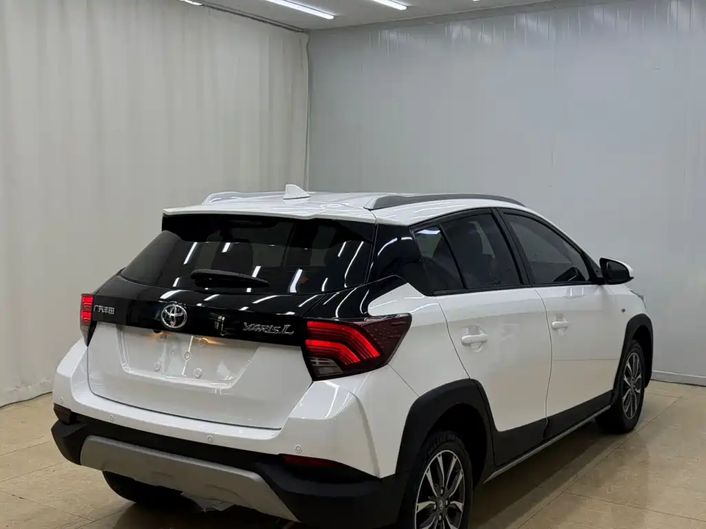 Toyota Yaris L 2022