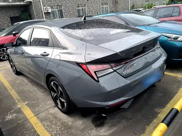 Hyundai Elantra 2022