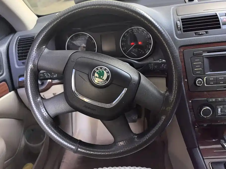 Skoda Octavia 2012 — фото 15