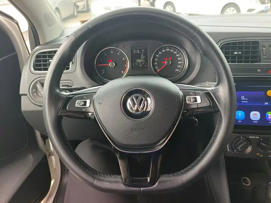 Volkswagen Polo 2016 — фото 15