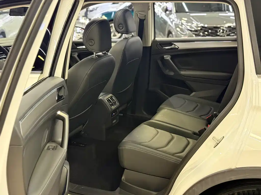 Volkswagen Tiguan L 2021 — фото 10