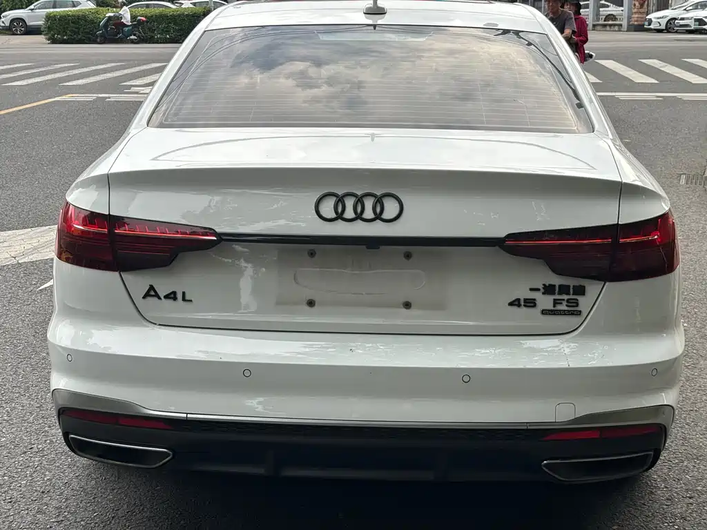 Audi A4L 2023 — фото 15