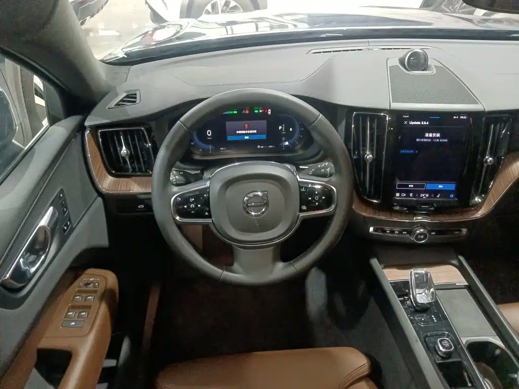 Volvo XC60 2022 — фото 11