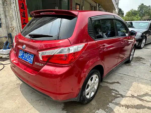 Venucia R50 2013