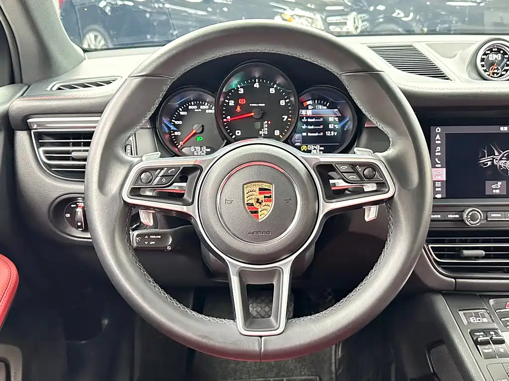 Porsche Macan 2019 — фото 17