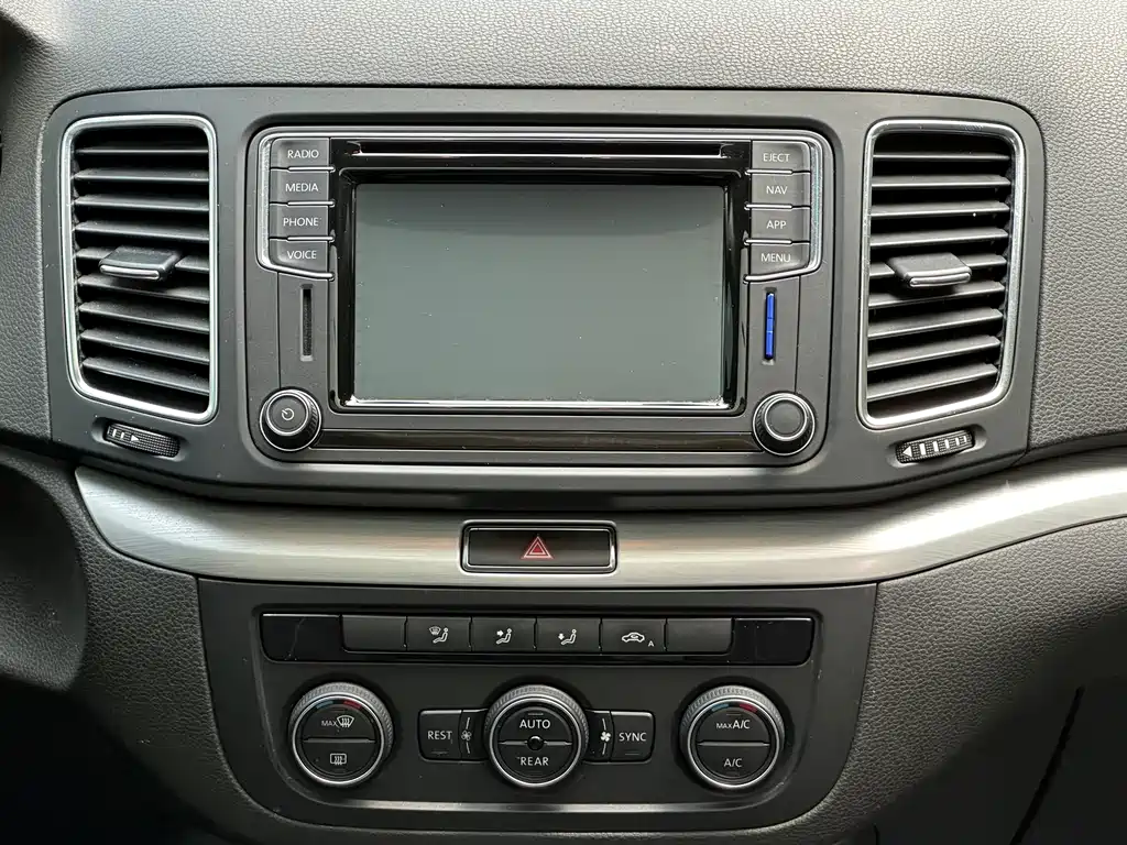 Volkswagen Sharan 2018 — фото 12