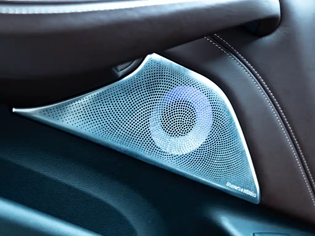 BMW 5 Series 2018 — фото 15