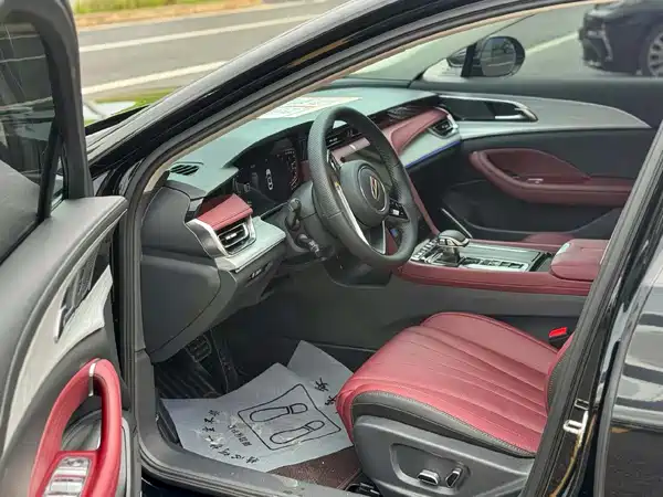 Hongqi H5 2025
