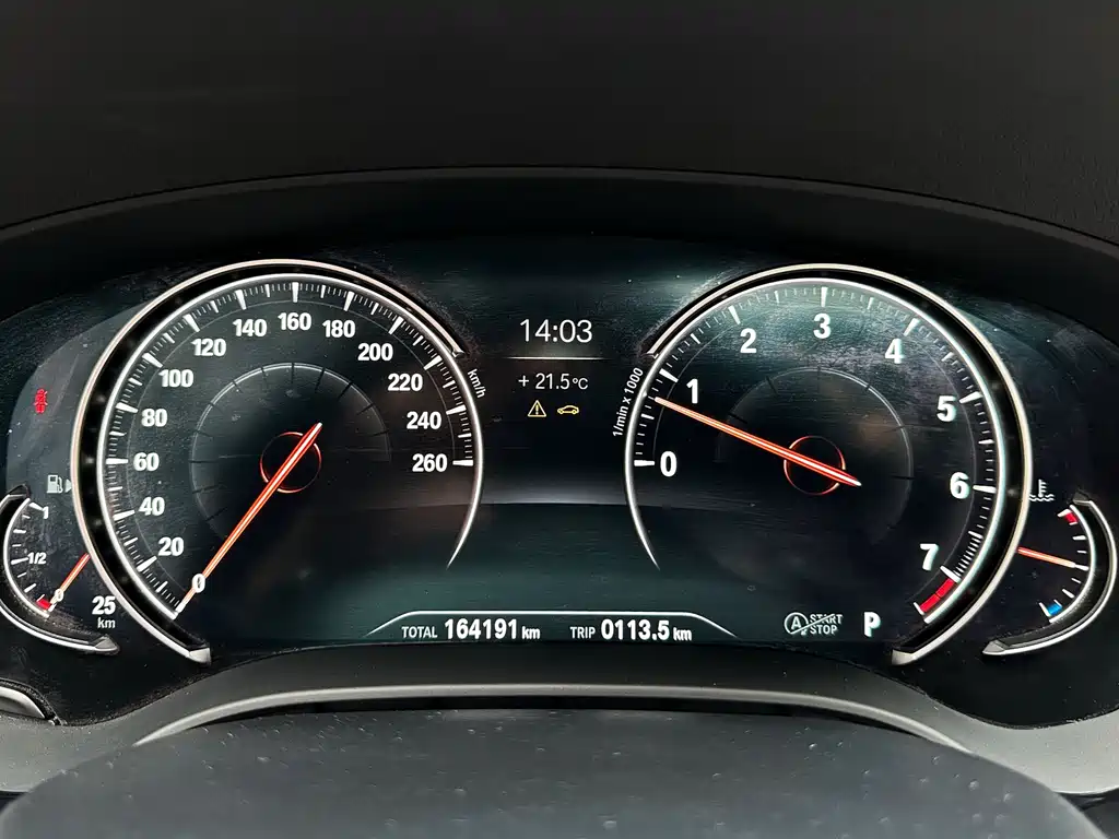 BMW 5 Series 2017 — фото 10