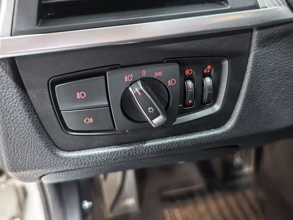 BMW 3 Series 2018 — фото 13