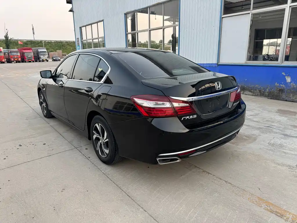 Honda Accord 2017 — фото 10