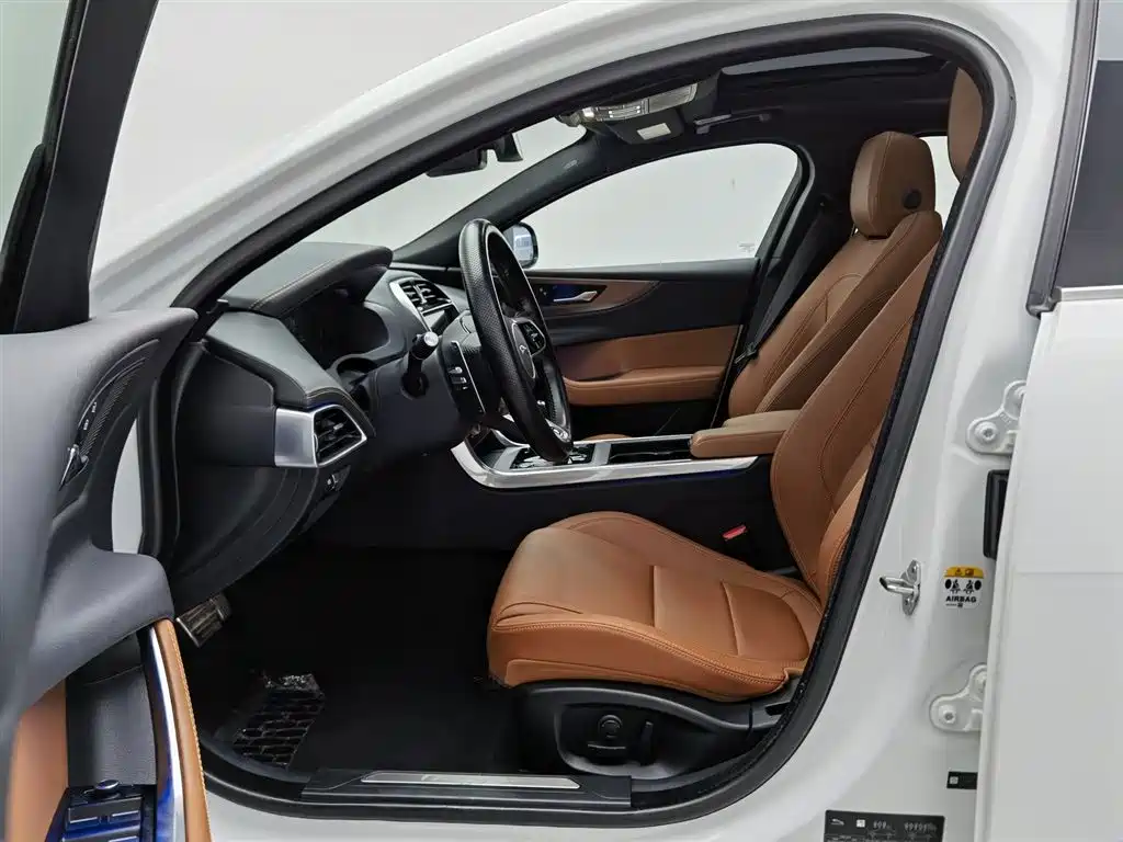 Jaguar XEL 2023 — фото 10