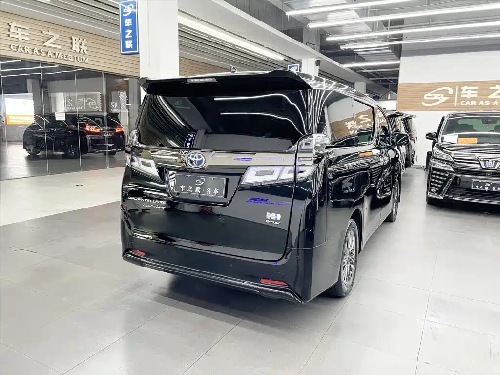 Toyota Vellfire 2023 — фото 6