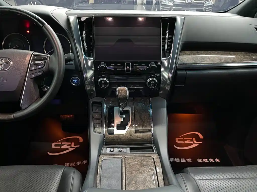 Toyota Vellfire 2023 — фото 11