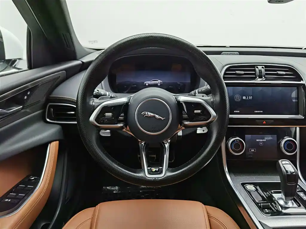 Jaguar XEL 2023 — фото 11