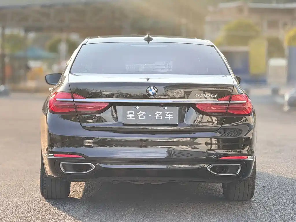 BMW 7 Series 2017 — фото 17