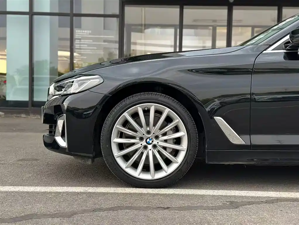 BMW 5 Series 2021