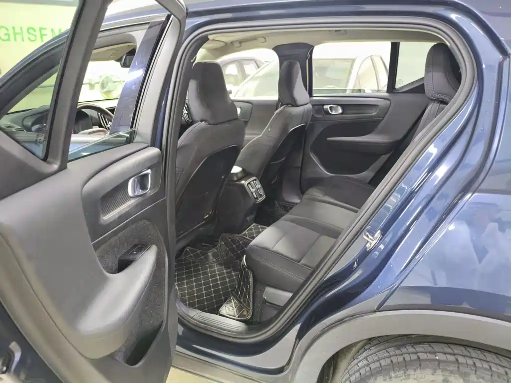 Volvo XC40 2021 — фото 10