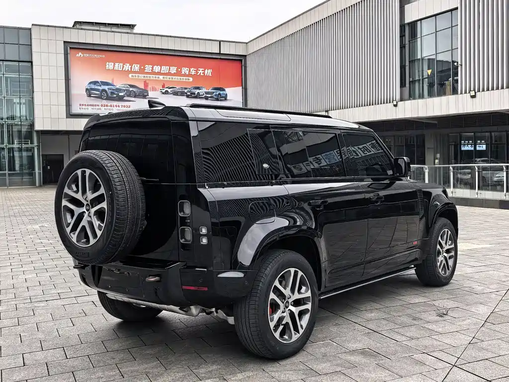 Land Rover Defender 2021 — фото 18