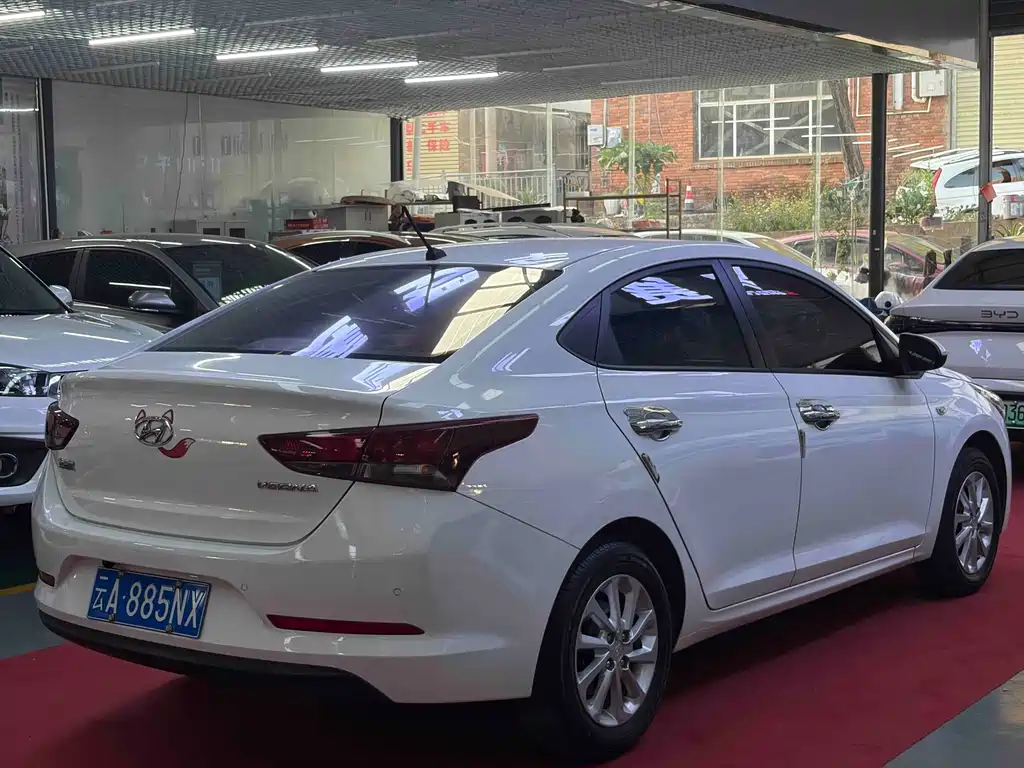 Hyundai Verna 2018 — фото 9