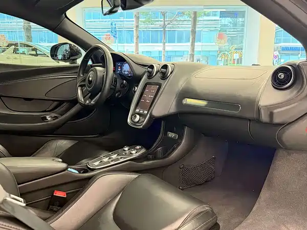 McLaren GT 2022