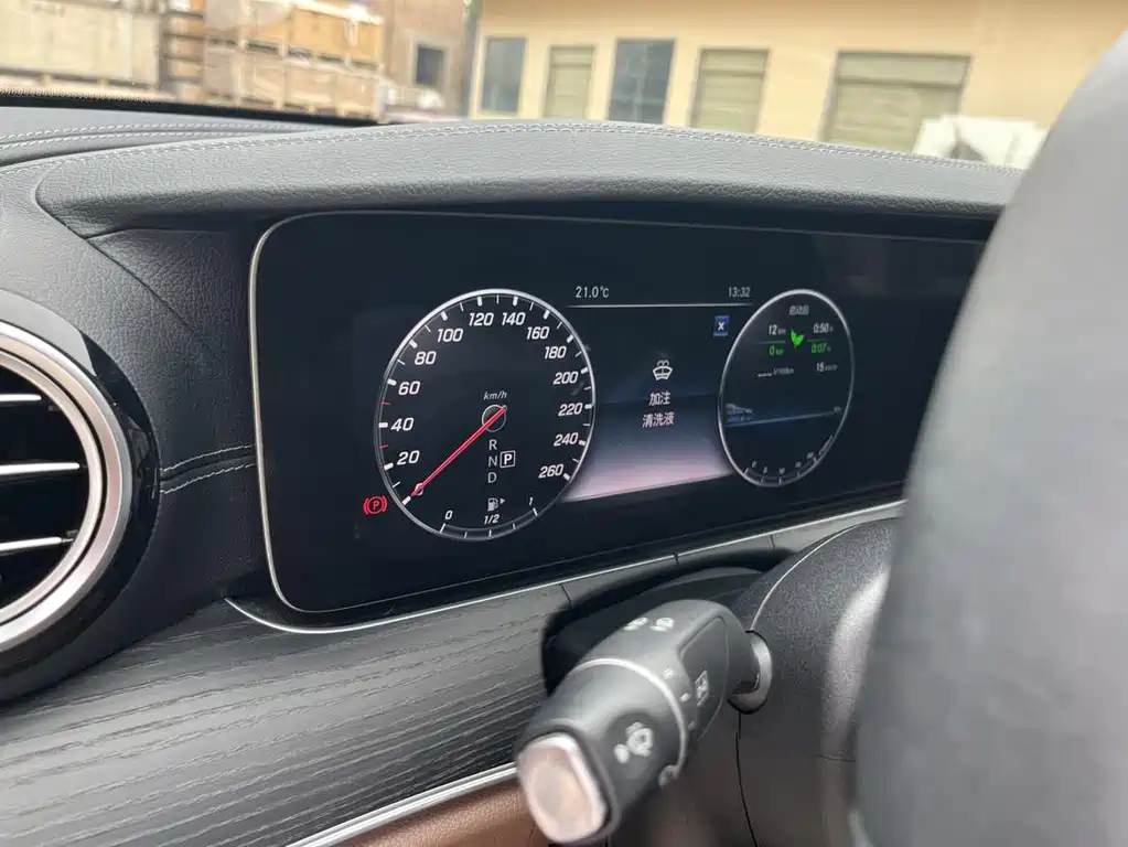 Mercedes-Benz E-Class 2020 — фото 10