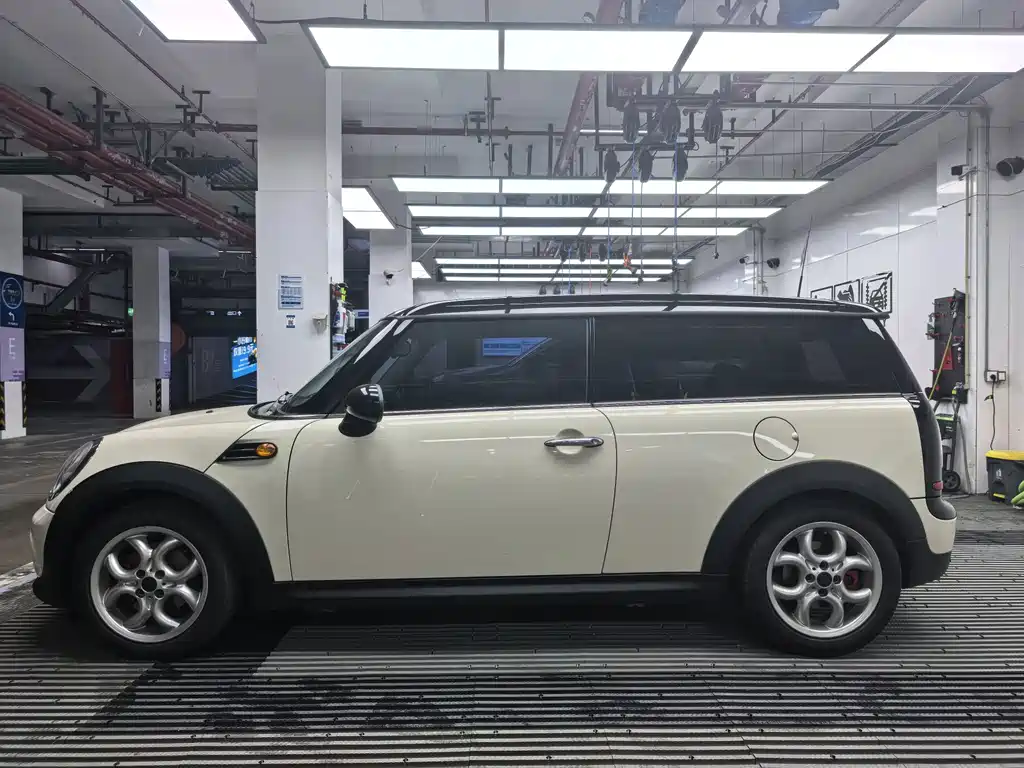 MINI Clubman 2012