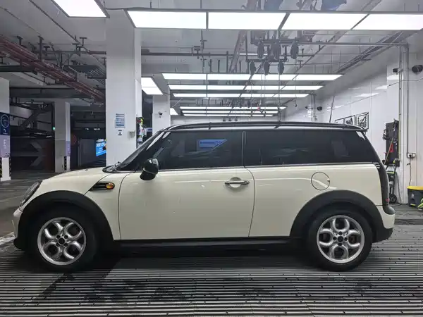 MINI Clubman 2012