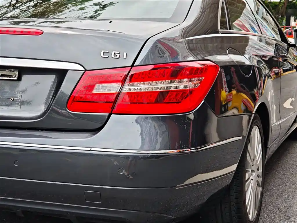 Mercedes-Benz E-Class 2010 — фото 10
