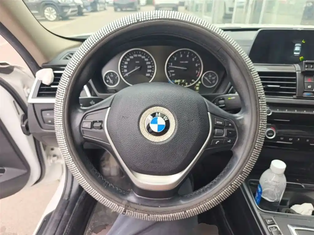 BMW 3 Series 2018 — фото 11