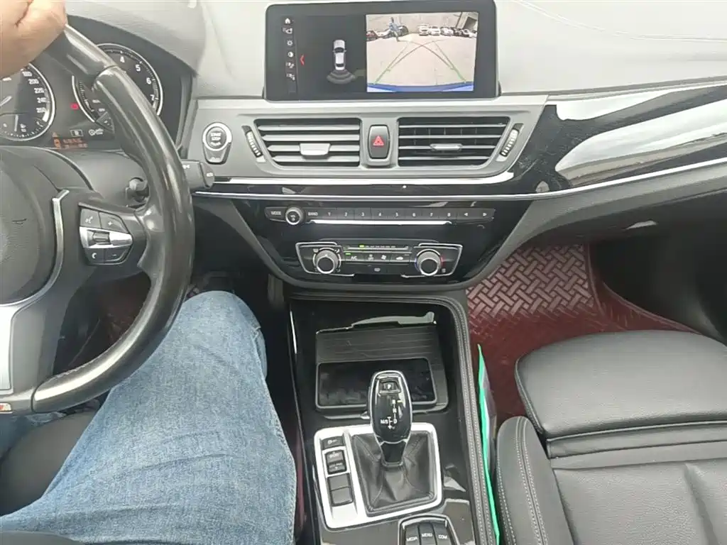 BMW 1 Series 2020 — фото 14