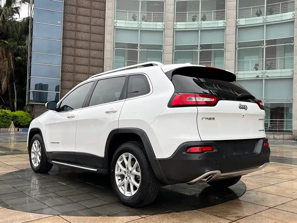 Jeep Cherokee 2019 — фото 4