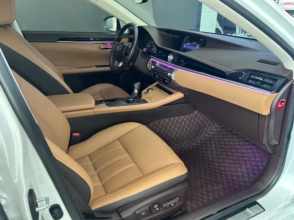 Lexus ES 2017 — фото 14