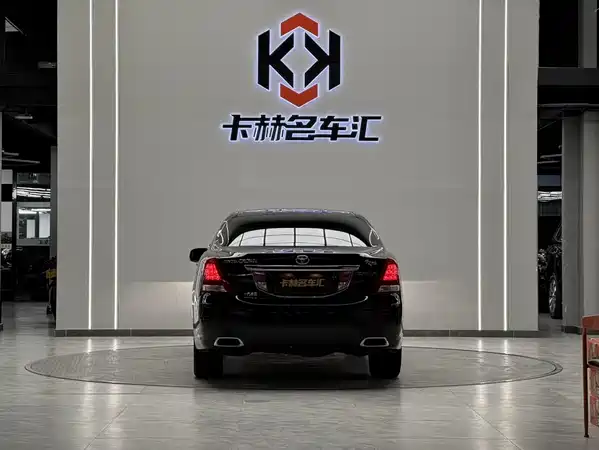 Toyota Crown 2011