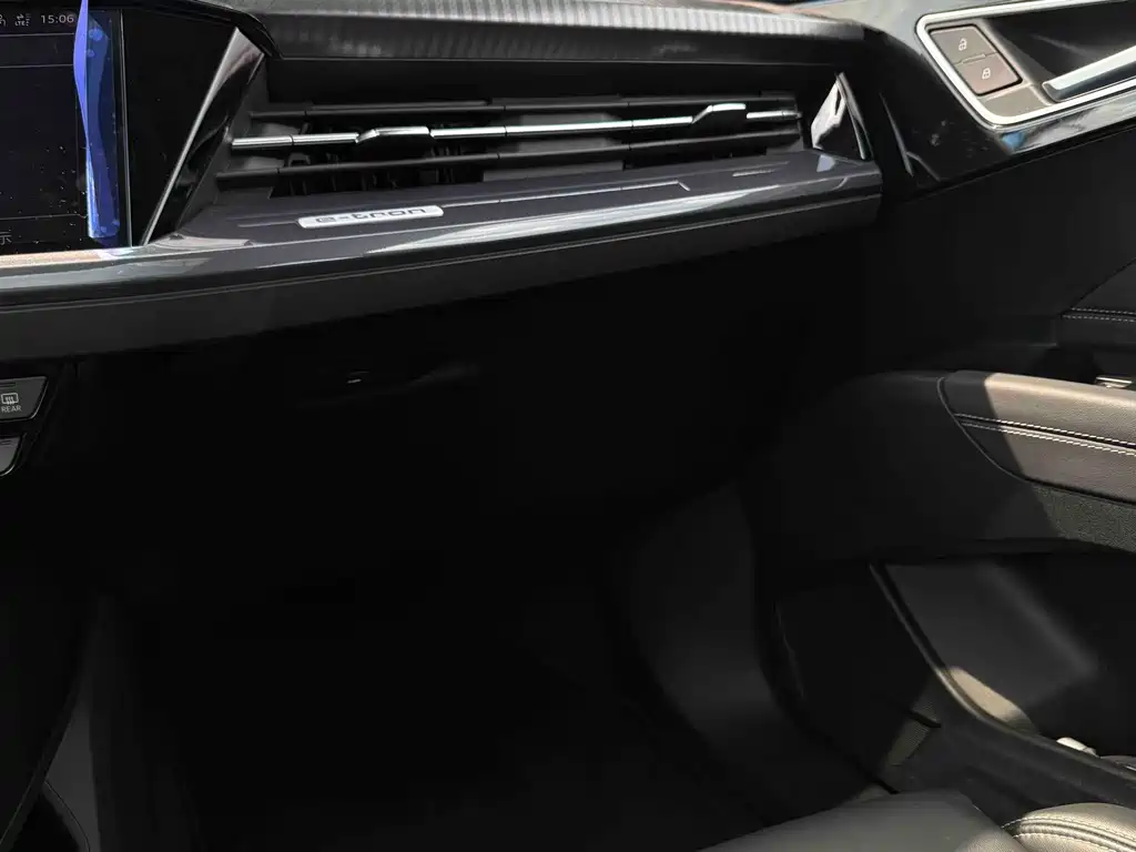 Audi Q4 E-Tron 2025 — фото 17