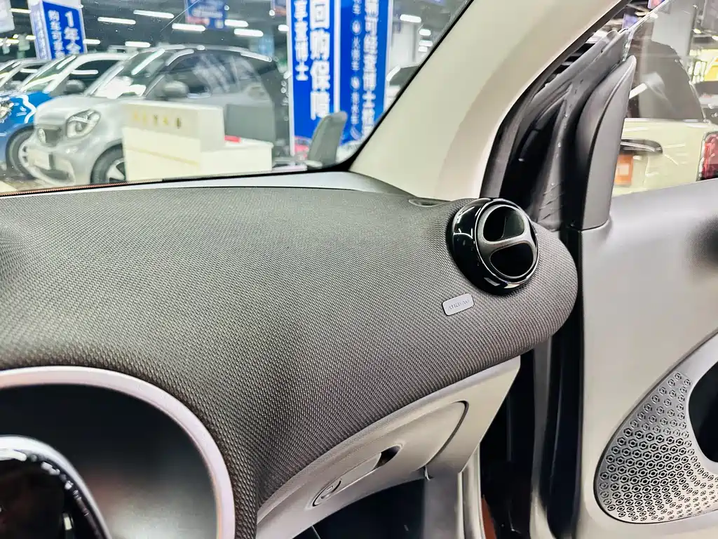 smart Fortwo 2018 — фото 30
