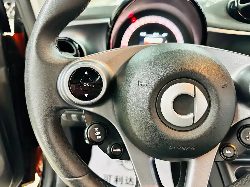 smart Fortwo 2018 — фото 37