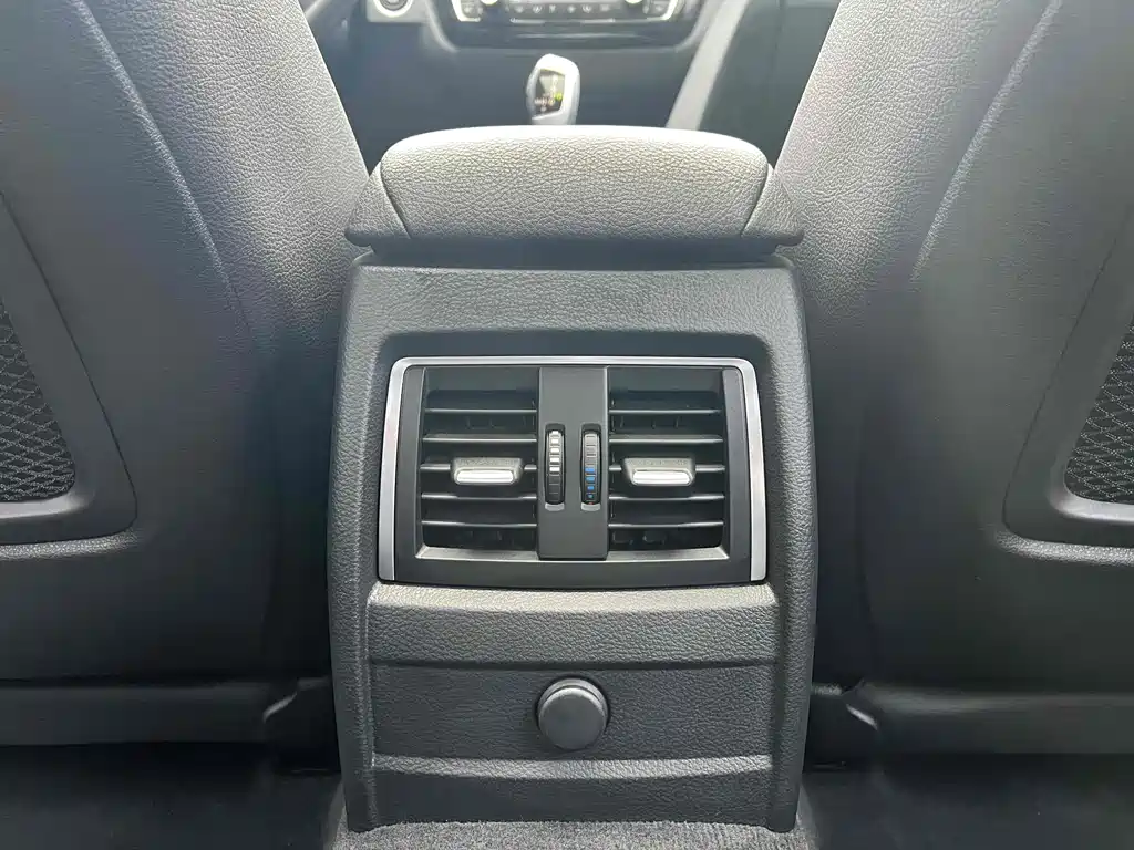 BMW 3 Series 2017 — фото 13