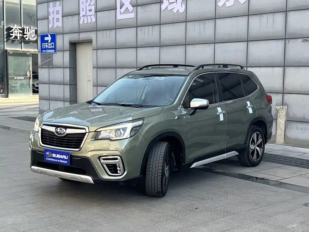Subaru Forester 2018 — фото 1