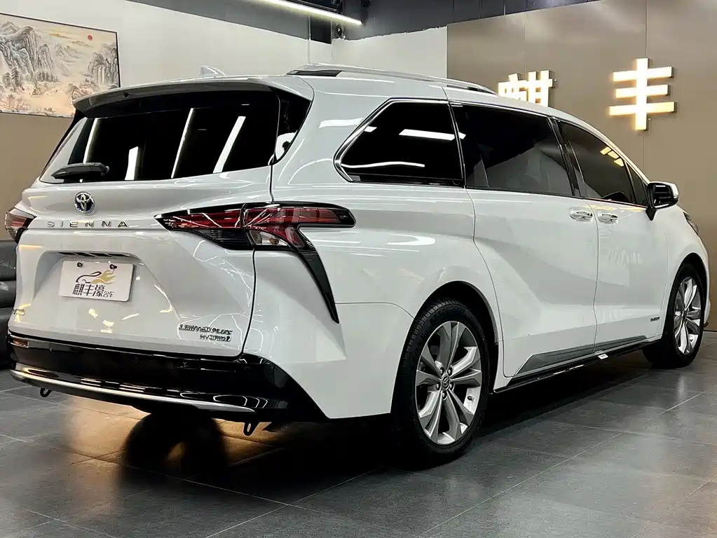 Toyota Sienna 2022 — фото 19