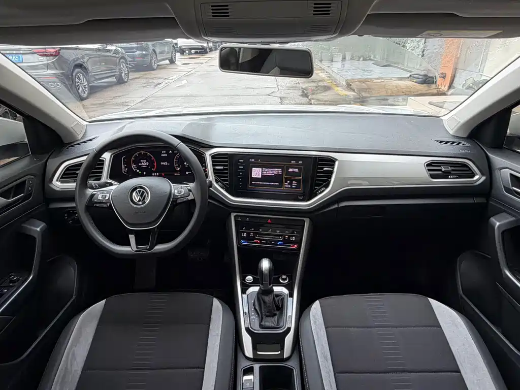 Volkswagen T-Roc 2023 — фото 15