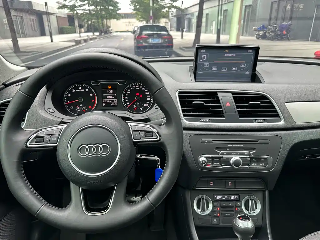 Audi Q3 2015 — фото 16