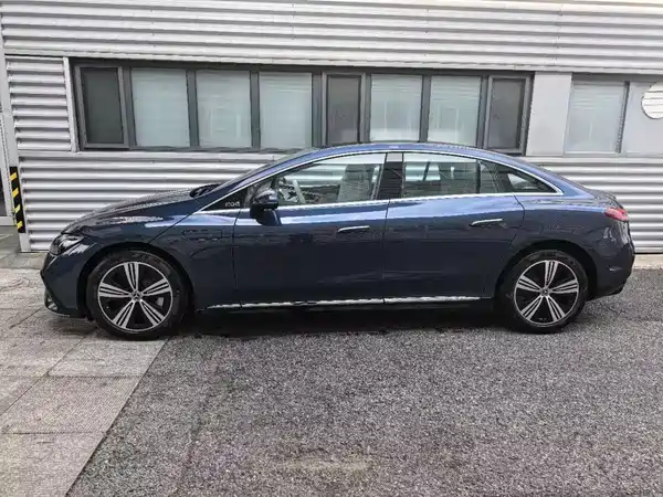 Mercedes-Benz EQE 2025