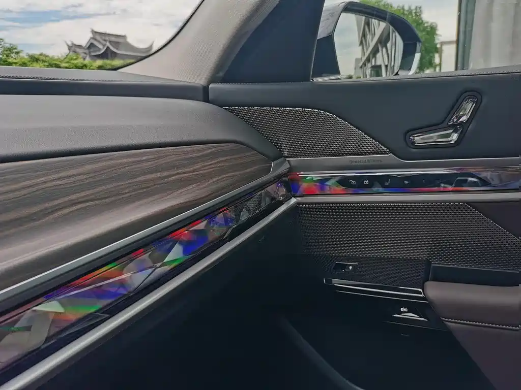 BMW i7 2025 — фото 19