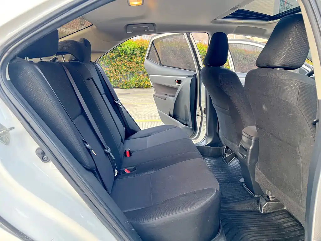 Toyota Corolla 2018 — фото 10