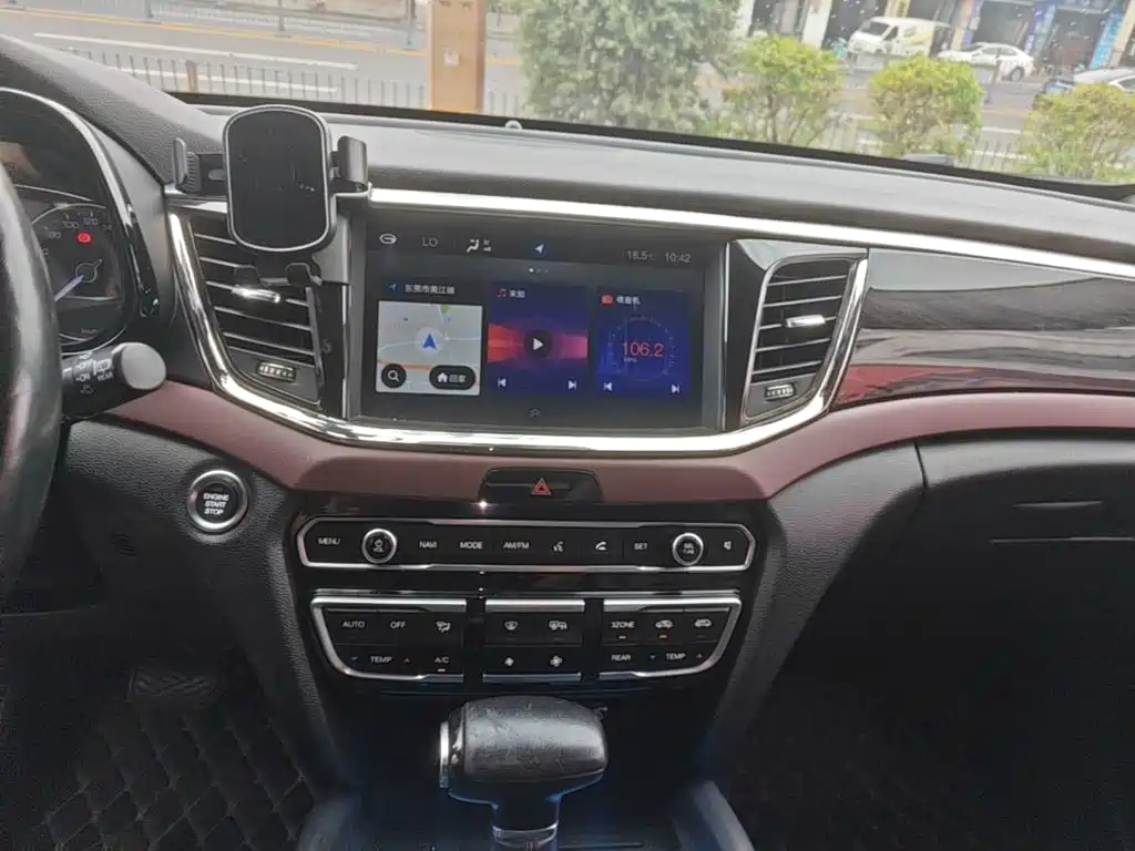 GAC Trumpchi GS8 2018 — фото 13