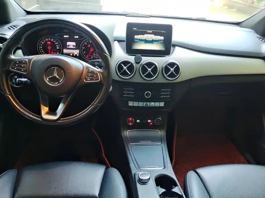 Mercedes-Benz B-Class 2016 — фото 12