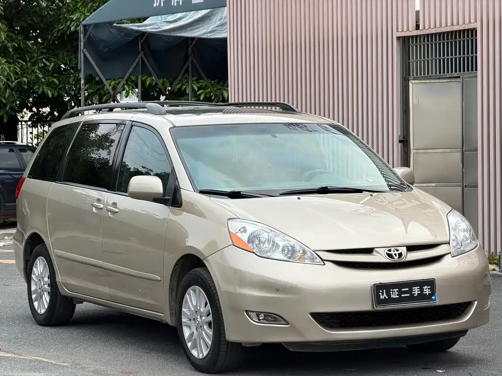 Toyota Sienna 2009 — фото 16